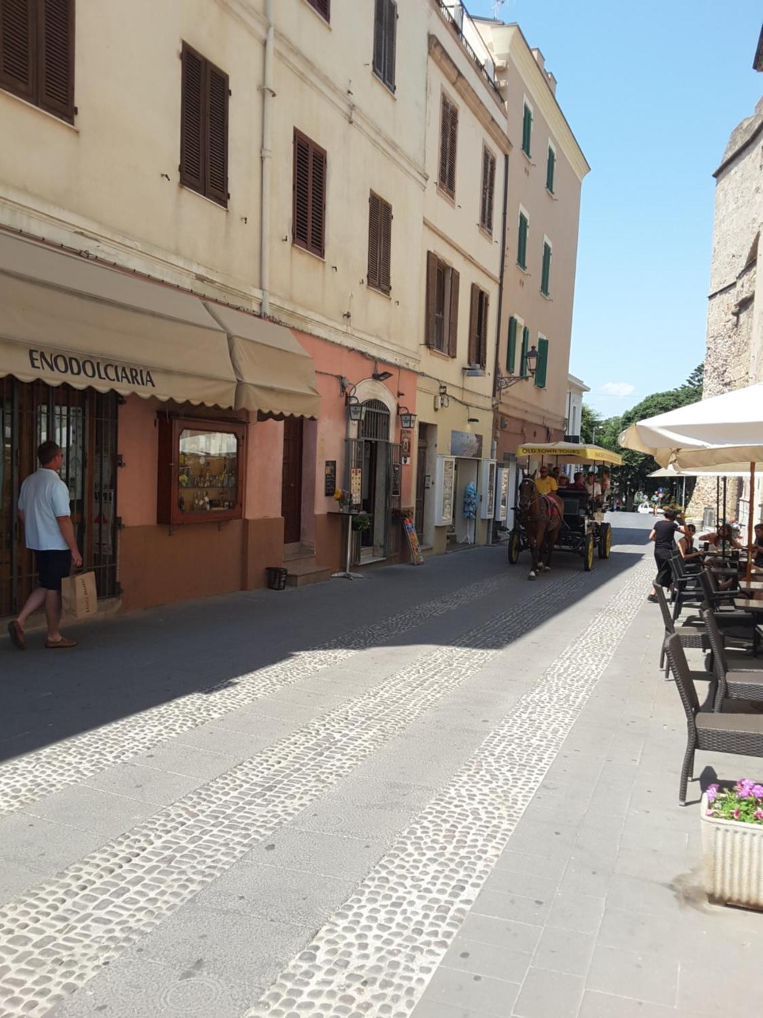 Nice Apt In A Street In Old Town Alghero Bagian luar foto