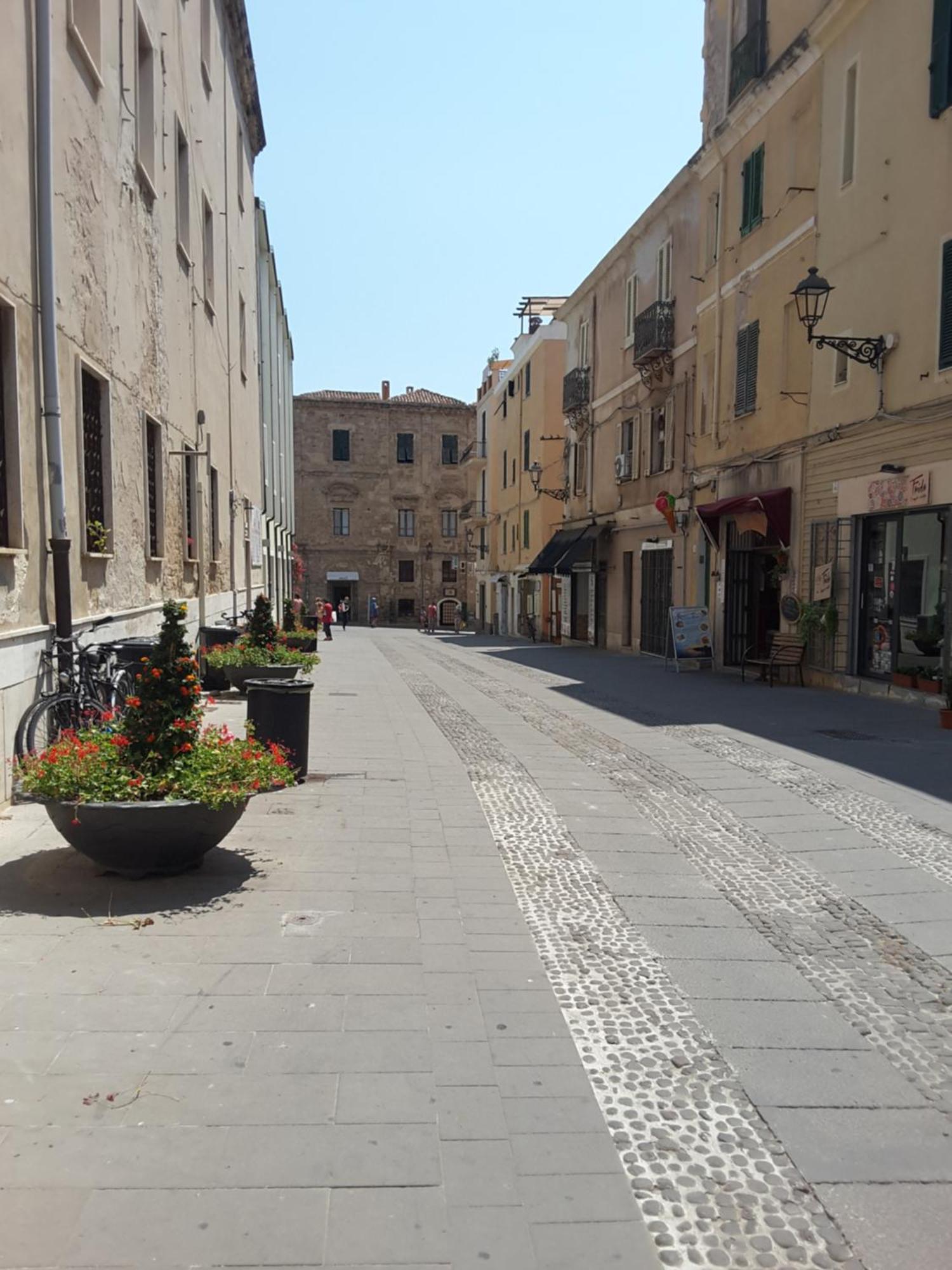 Nice Apt In A Street In Old Town Alghero Bagian luar foto
